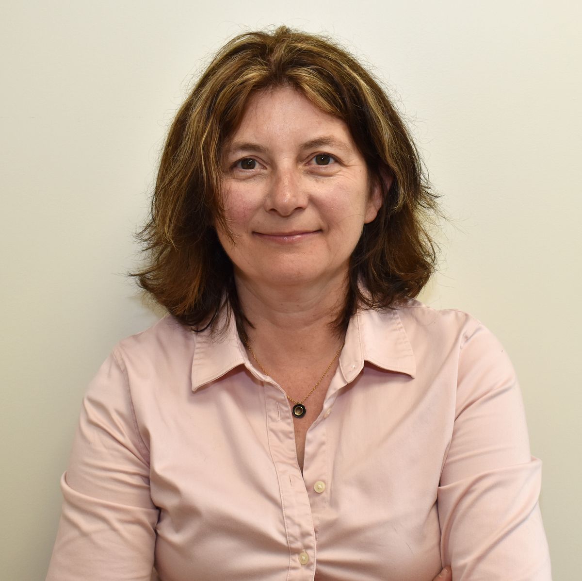 Image of Agnès Lacreuse, a primatologist at the University of Massachusetts Amherst, studies cognitive aging and women’s health issues in marmosets. Image of Agnès Lacreuse, a primatologist at the University of Massachusetts Amherst, studies cognitive aging and women’s health issues in marmosets.